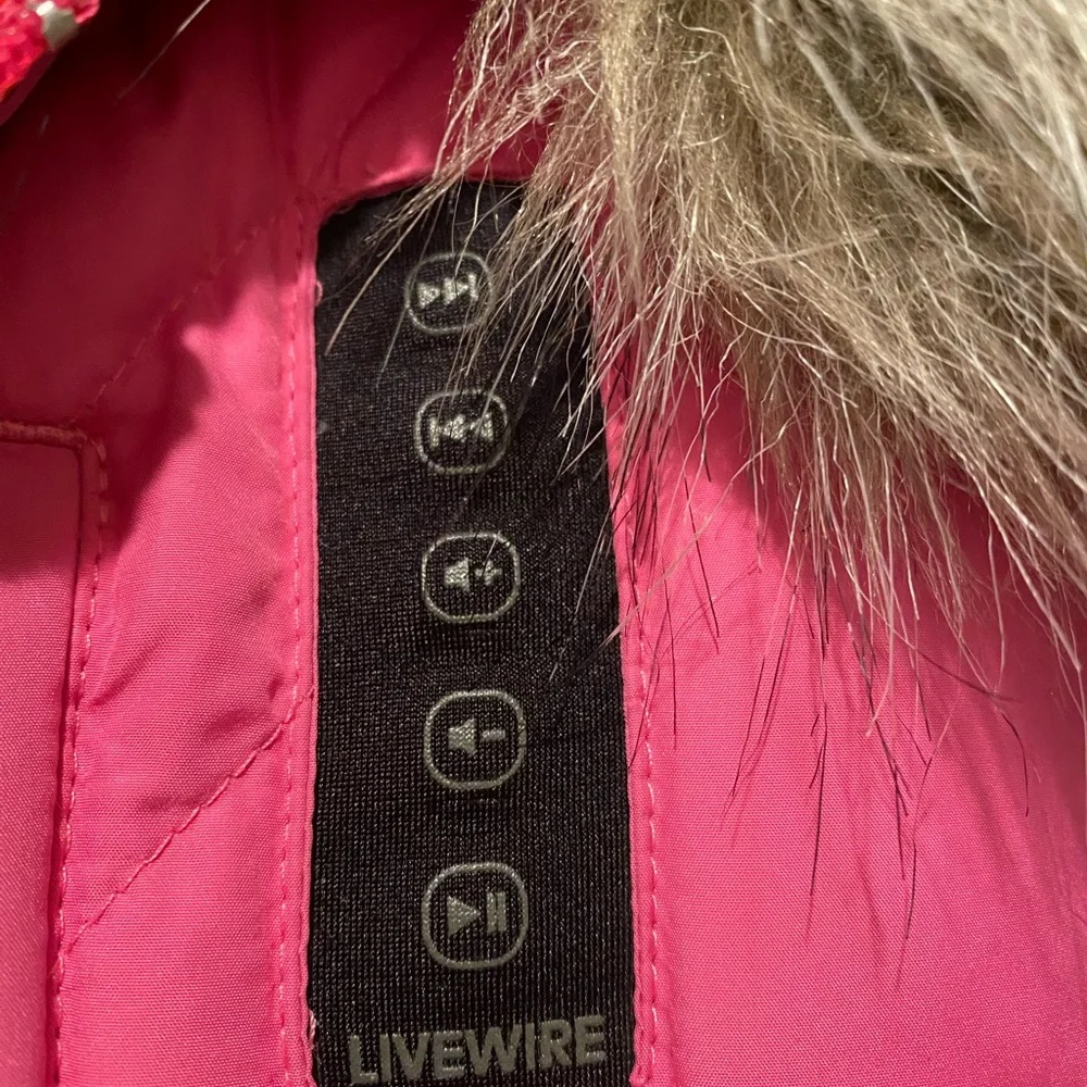 A unique find! Jansport Down Puffer Jacket with music player controls - Picture 8 of 10